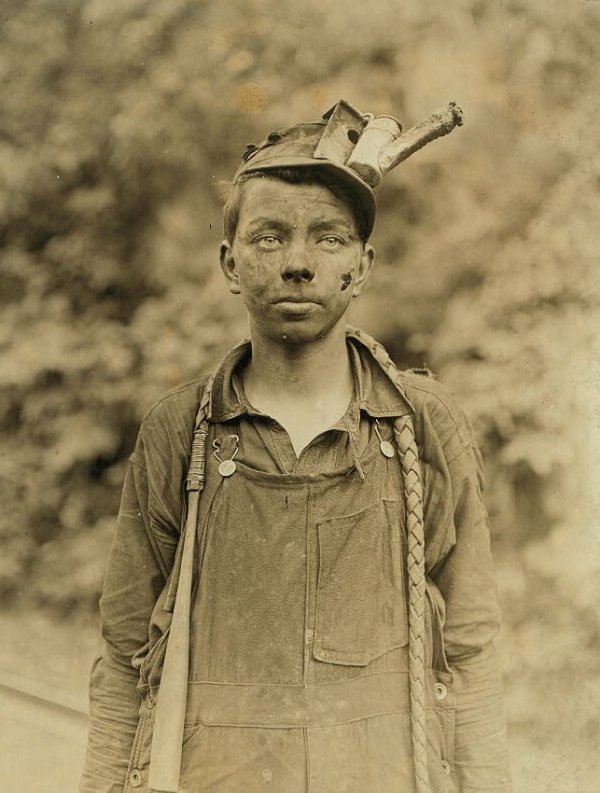 Photographs of Working Children image