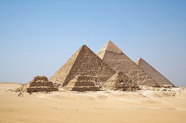 Pyramids at Giza in 2006