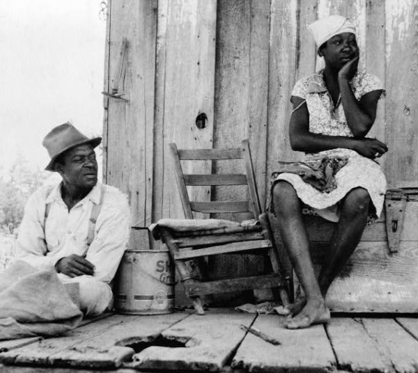 Image: Photo of sharecroppers taken by Dorothea Lange in Mississippi in 1937. From the Library of Congress.
