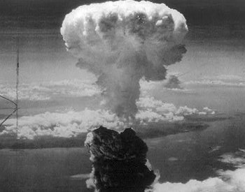 Image: Photo of the atomic bombing of Nagasaki, Japan, 1945. From the Library of Congress.