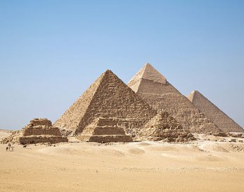 Pyramids at Giza in 2006