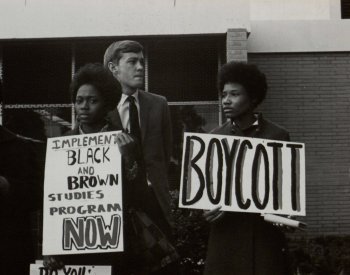 Image: Photograph of college students protesting on campus in 1969. From the Cal State Northridge Library.